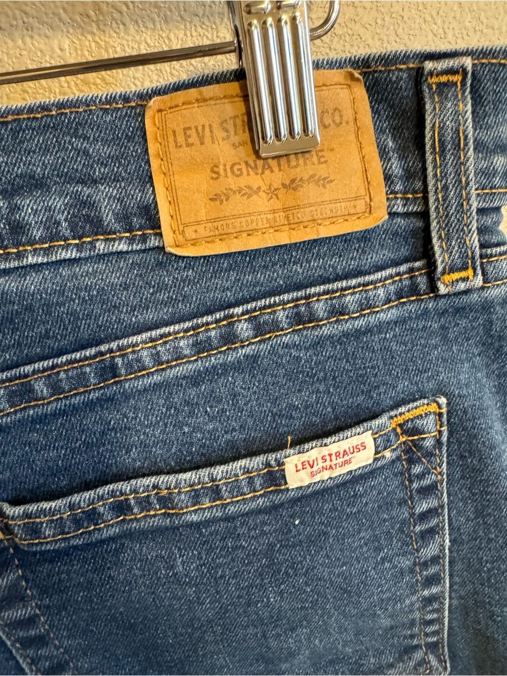 Levi's Cropped High-Rise Boyfriend Tapered Jeans in Medium Blue - Picture 3 of 5